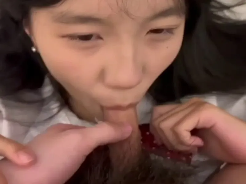 Em loli dễ thương liếm dương vật biến em thành con em đĩ dam dang p2